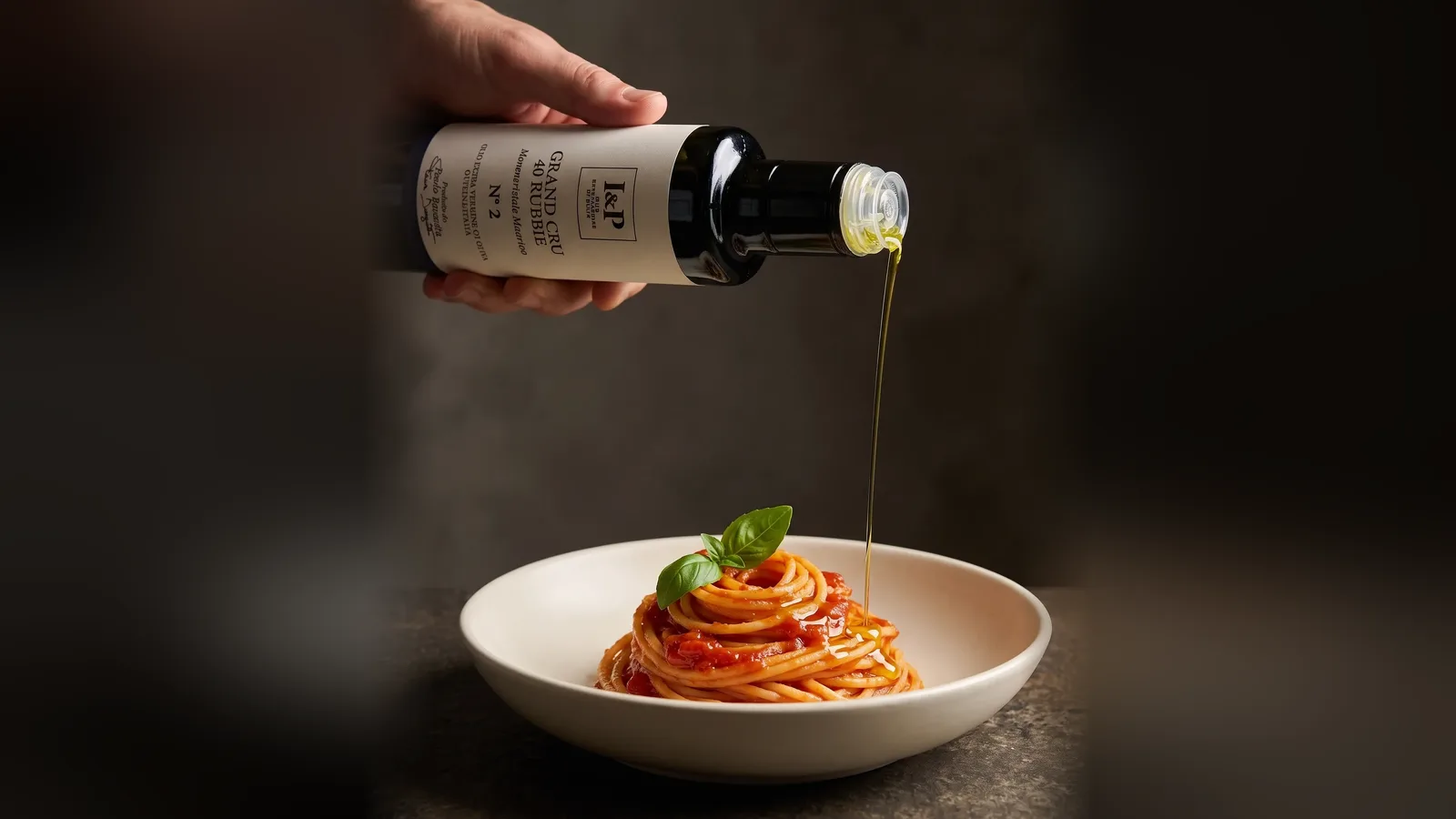 Olio nuovo versato dal N°2 Grand Cru 40 Rubbie Maurino