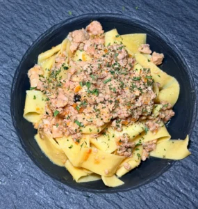 Pappardelle al ragù di faraona dell'Osteria del Vecchio Orologio a Viterbo
